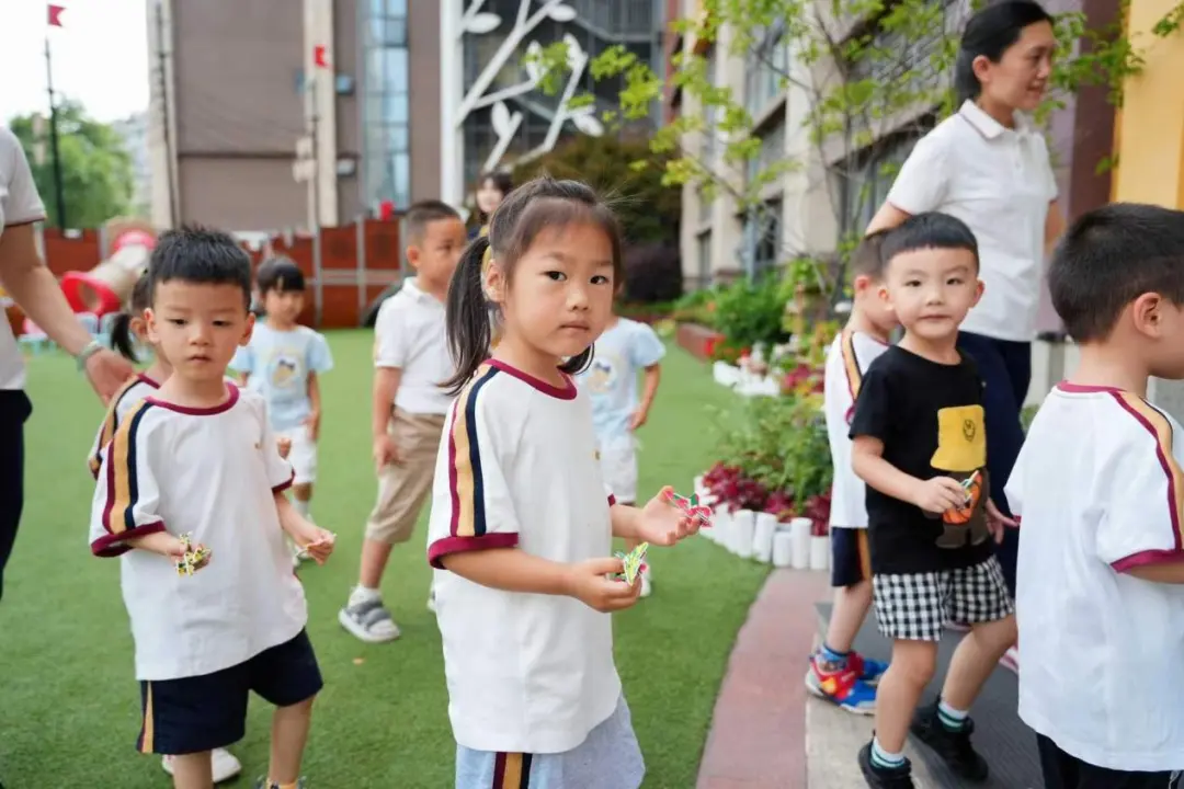 鸿石通航X金苹果幼儿园·托育园航空科普小课堂开课啦！