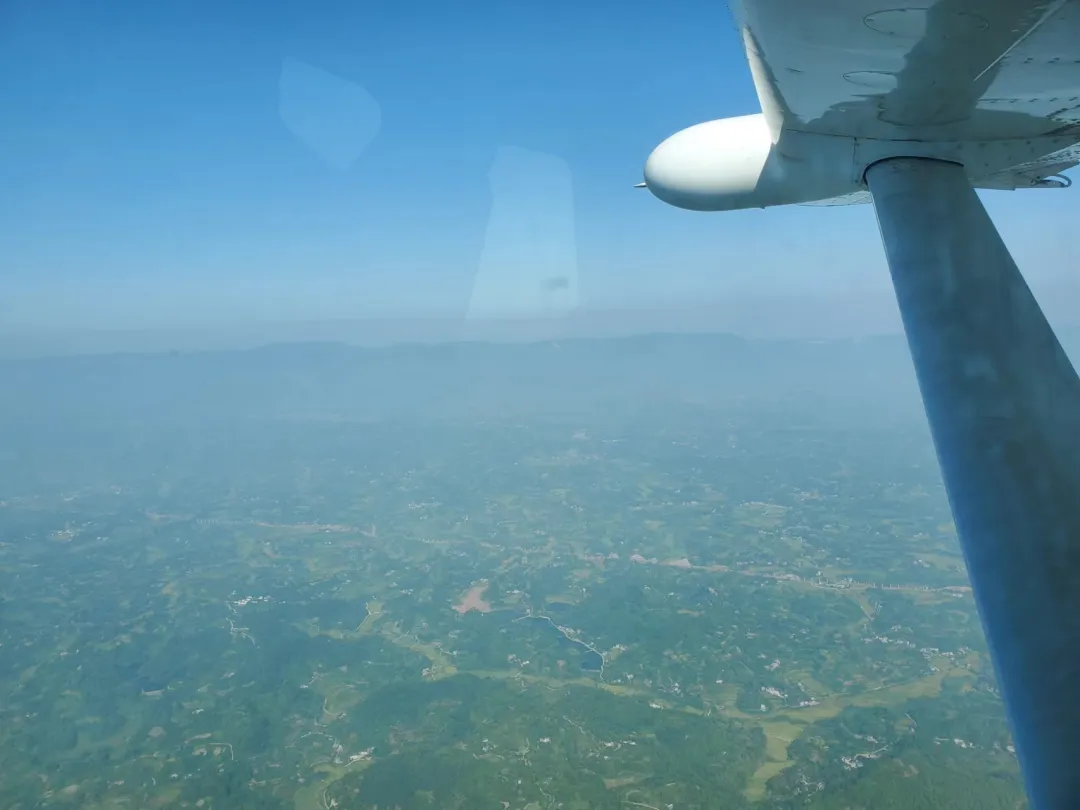 鸿石通航梁平-达州低空航线试验飞行圆满成功