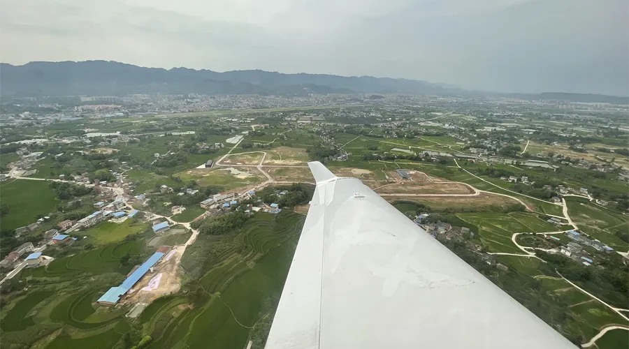 鸿石通航获CCAR-135部短途空中游览飞行运行资质