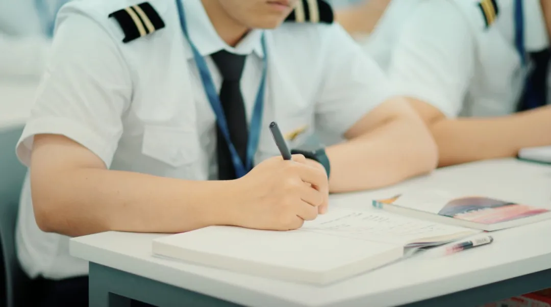 飞行员心理胜任力：从国学智慧到现代心理学体系的构建