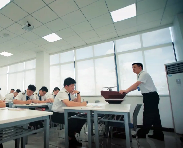 飞行员心理胜任力：从国学智慧到现代心理学体系的构建