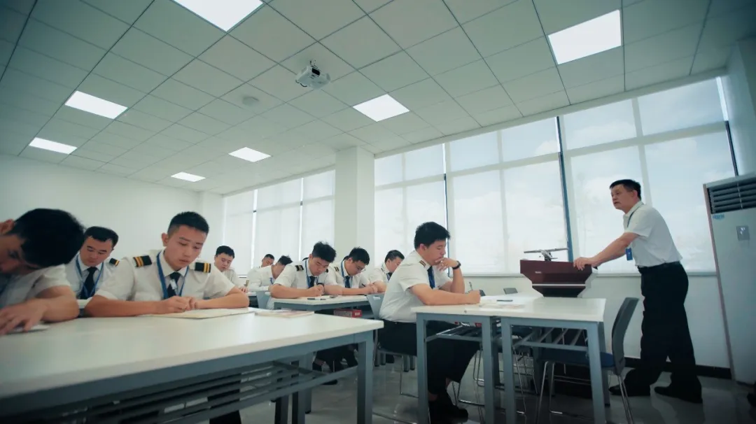 飞行员心理胜任力：从国学智慧到现代心理学体系的构