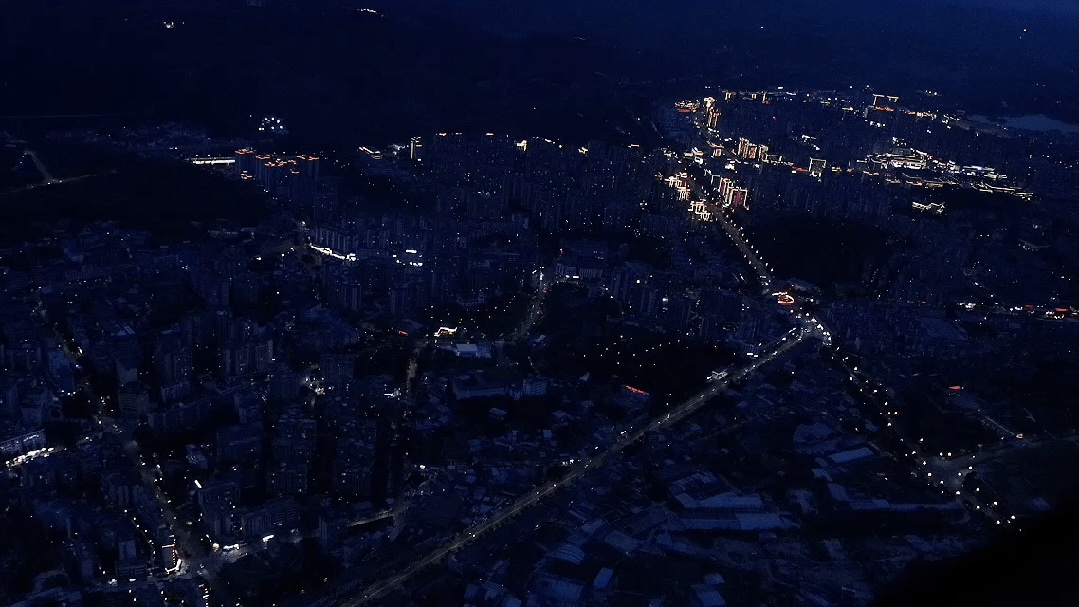 空中游览夜航启幕，邂逅重庆梁平的璀璨与温柔