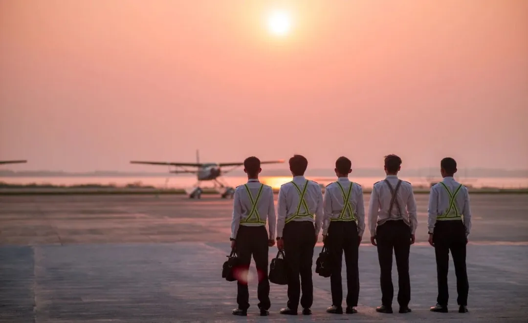 鸿雁通航新一批私照培训学员顺利单飞