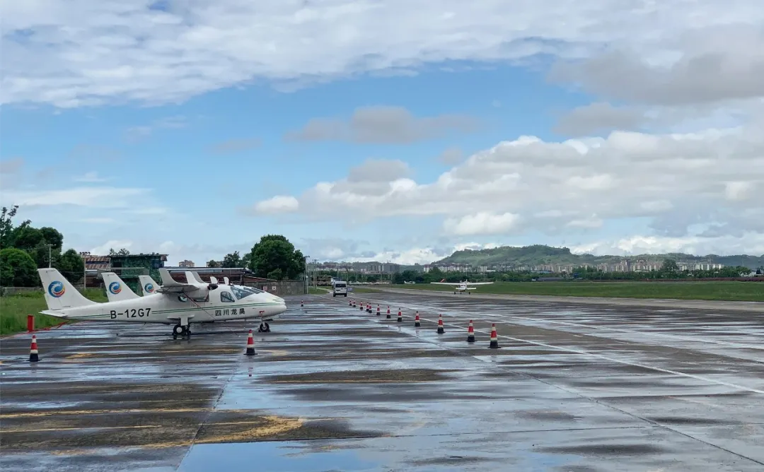 鸿雁通航新一批私照培训学员顺利单飞